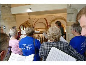 Feier des Mährisch-Neustädter Wachsstockfestes an der Weingartenkapelle (Foto: Karl-Franz Thiede)